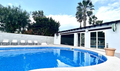 Resale - Villa -
Catral