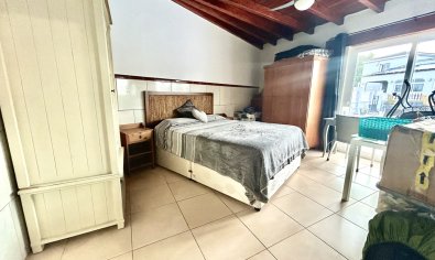 Resale - Villa -
Catral