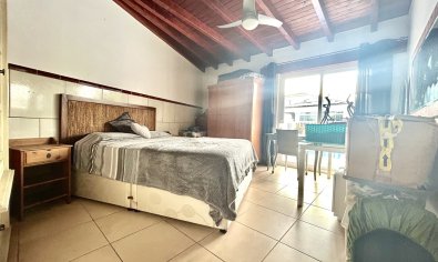 Resale - Villa -
Catral