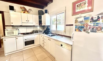 Resale - Villa -
Catral