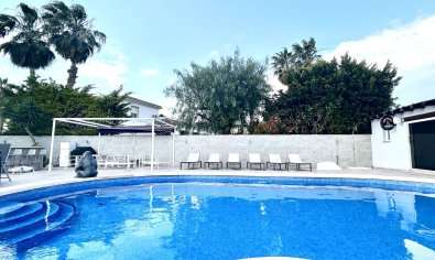Resale - Villa -
Catral