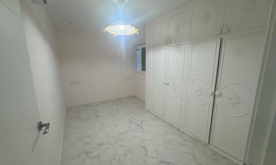 Bestaande bouw - Apartamento -
Torrevieja - Muelle Pesquero