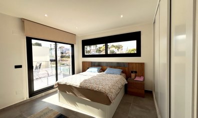 Reventa - Villa -
Villamartín - Villamartin