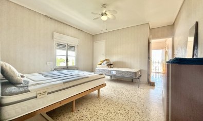 Reventa - Finca -
Los Montesinos