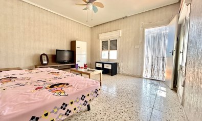 Reventa - Finca -
Los Montesinos