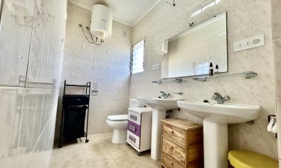 Reventa - Finca -
Los Montesinos