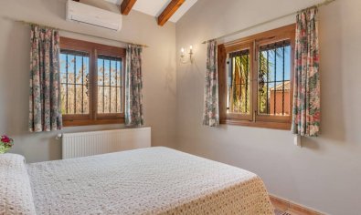 Reventa - Finca -
Catral