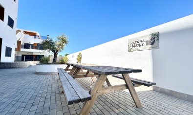 Modern corner apartment with ocean views in Pilar de la Horadada