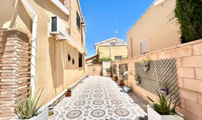 Resale - Villa -
Torrevieja - Los Balcones