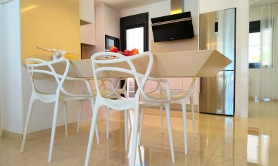 Villa moderna con piscina privada en San Miguel de Salinas