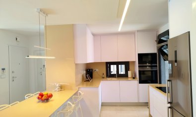 Villa moderna con piscina privada en San Miguel de Salinas