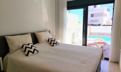 Villa moderna con piscina privada en San Miguel de Salinas