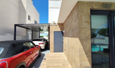 Villa moderna con piscina privada en San Miguel de Salinas