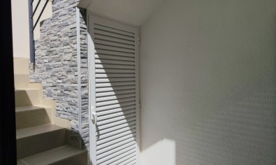 Villa moderna con piscina privada en San Miguel de Salinas