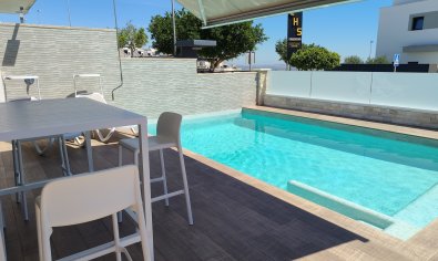 Villa moderna con piscina privada en San Miguel de Salinas