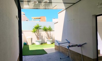 Villa moderna con piscina privada en San Miguel de Salinas