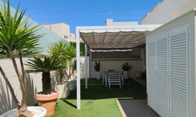 Villa moderna con piscina privada en San Miguel de Salinas