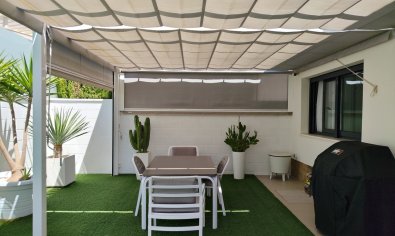 Villa moderna con piscina privada en San Miguel de Salinas
