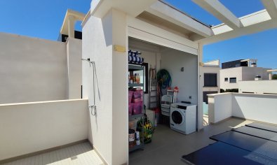 Villa moderna con piscina privada en San Miguel de Salinas