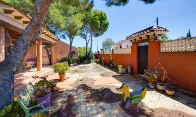 Villa de lujo en San Miguel de Salinas con piscina privada