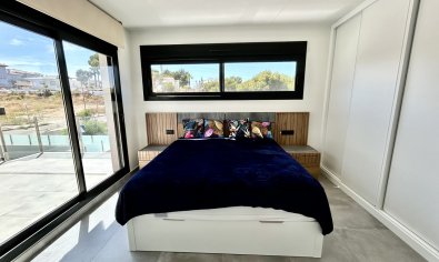 Reventa - Villa -
Villamartín - Villamartin