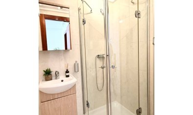Elegante herenwoning met 3 slaapkamers en tuin, gemeenschappelijk zwembad in Ciudad Quesada