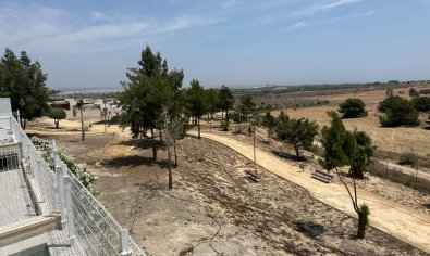 Reventa - Villa -
San Miguel de Salinas - San Miguel Salinas