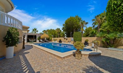 Vrijstaande villa in Benimar Rojales met privézwembad