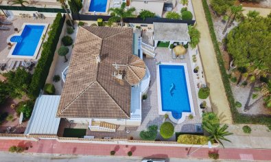 Vrijstaande villa in Benimar Rojales met privézwembad