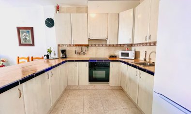 Complejo de apartamentos en San Miguel de Salinas con licencia de alquiler