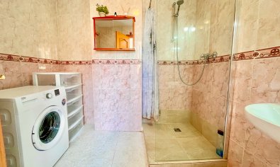 Complejo de apartamentos en San Miguel de Salinas con licencia de alquiler