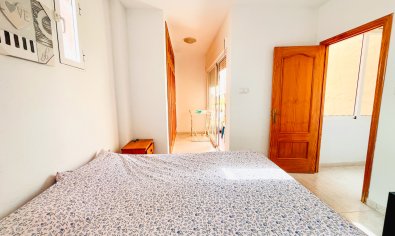 Complejo de apartamentos en San Miguel de Salinas con licencia de alquiler