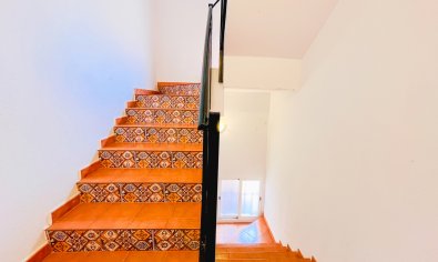 Complejo de apartamentos en San Miguel de Salinas con licencia de alquiler