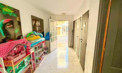 Complejo de apartamentos en San Miguel de Salinas con licencia de alquiler