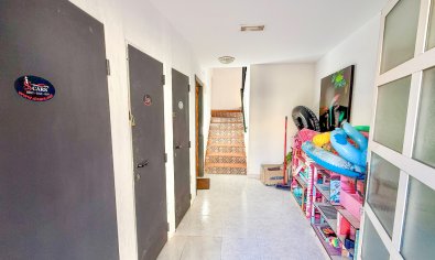 Complejo de apartamentos en San Miguel de Salinas con licencia de alquiler