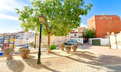 Complejo de apartamentos en San Miguel de Salinas con licencia de alquiler