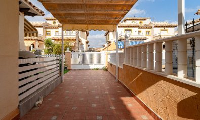 Villa quatro con solárium y piscina en Lomas de Cabo Roig