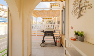 Villa quatro con solárium y piscina en Lomas de Cabo Roig