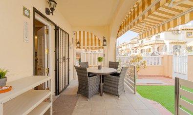 Villa quatro con solárium y piscina en Lomas de Cabo Roig