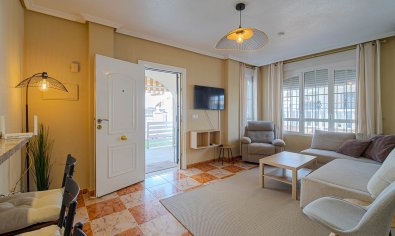 Villa quatro con solárium y piscina en Lomas de Cabo Roig