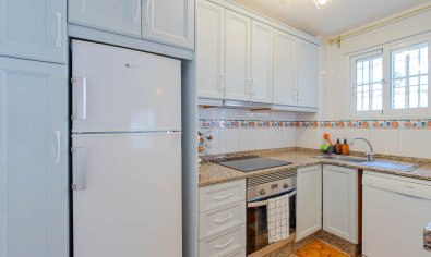 Villa quatro con solárium y piscina en Lomas de Cabo Roig