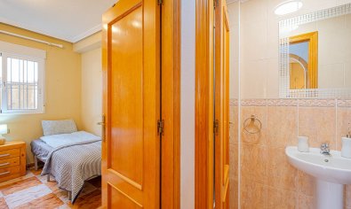 Villa quatro con solárium y piscina en Lomas de Cabo Roig