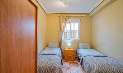Villa quatro con solárium y piscina en Lomas de Cabo Roig