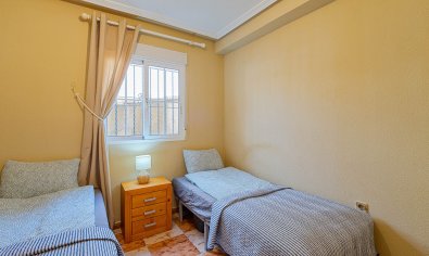 Villa quatro con solárium y piscina en Lomas de Cabo Roig