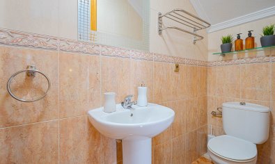 Villa quatro con solárium y piscina en Lomas de Cabo Roig