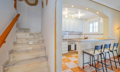 Villa quatro con solárium y piscina en Lomas de Cabo Roig