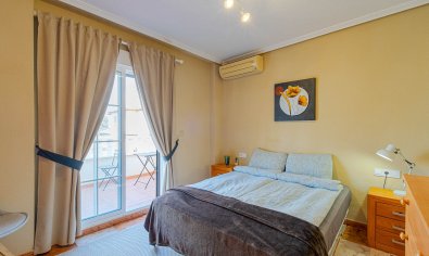 Villa quatro con solárium y piscina en Lomas de Cabo Roig
