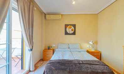 Villa quatro con solárium y piscina en Lomas de Cabo Roig