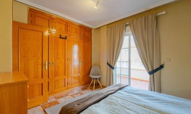Villa quatro con solárium y piscina en Lomas de Cabo Roig