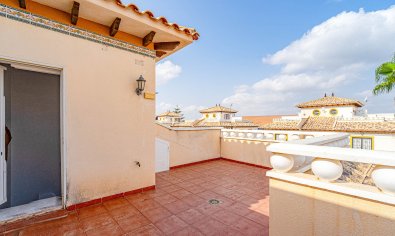 Villa quatro con solárium y piscina en Lomas de Cabo Roig
